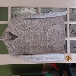 Just Be pull over top Faux fur size medium